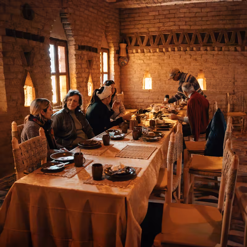Cena nella sala da pranzo di Dar Haroun