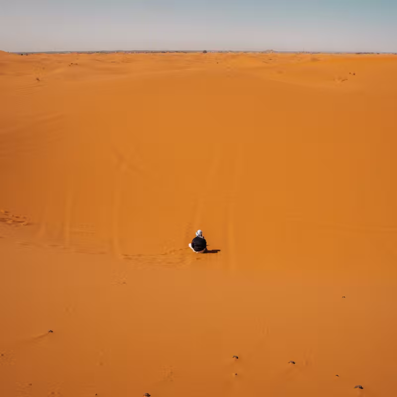 Sahara dell'Erg Chebbi: dune arancioni e cielo aperto